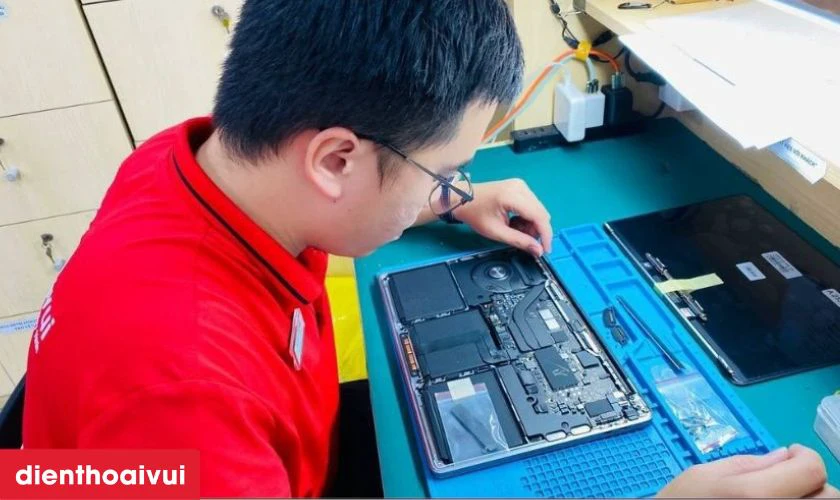 Quy trình thay màn hình MacBook Pro 2020 13 inch A2159 màn rời chính hãng GENA A+