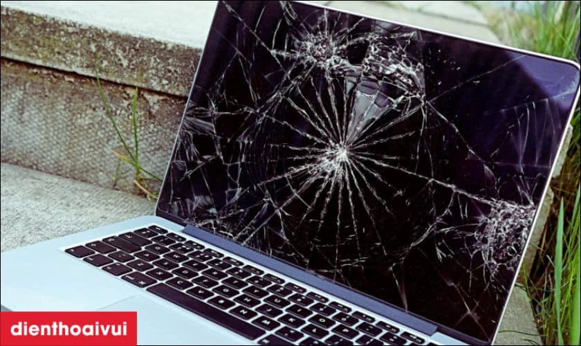 Nguyên nhân gây hư hỏng màn hình laptop là gì?