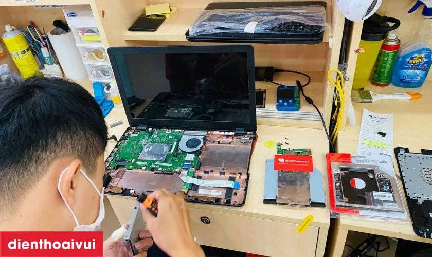 Quy trình thay màn hình MacBook Pro M1 2020 13 inch A2338 màn rời