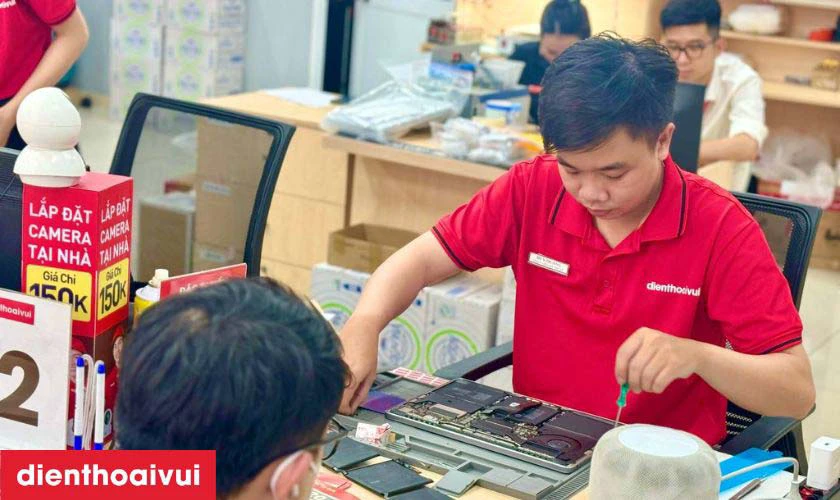 Quy trình thay màn hình MacBook chính hãng GENA tại Điện Thoại Vui