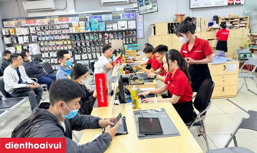 Địa chỉ dịch vụ thay màn hình MacBook Pro M2 13 Inch 2022 A2338 chính hãng GENA