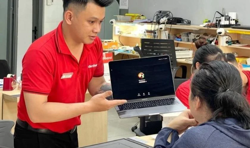Yếu tố ảnh hưởng đến giá thay màn hình MacBook quận Bình Tân