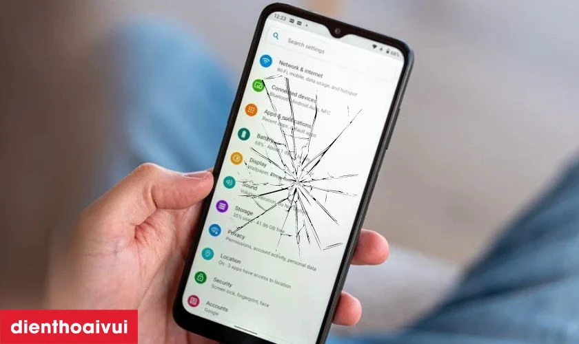 Màn hình bị va đập dẫn đến nứt vỡ