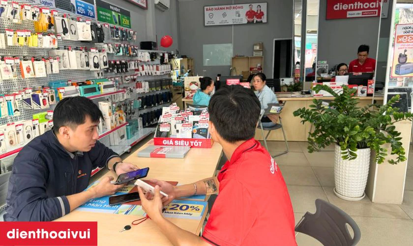 Tư vấn viên Điện Thoại Vui tiếp nhận thông tin Red Magic 6 lỗi màn hình
