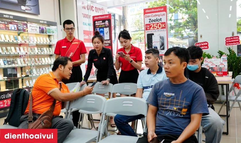 Khách hàng kiểm tra lại toàn bộ chức năng của máy