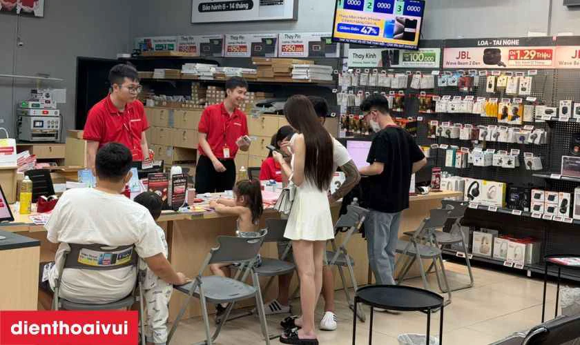 Cửa h&agrave;ng thay m&agrave;n h&igrave;nh Oppo Find X6 ở đ&acirc;u uy t&iacute;n?