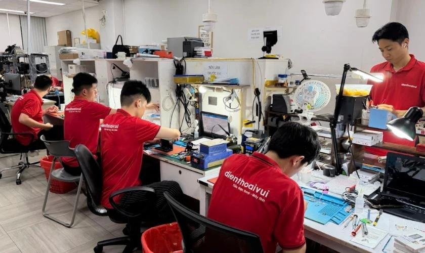 Quy trình thay màn hình OPPO tại Điện Thoại Vui