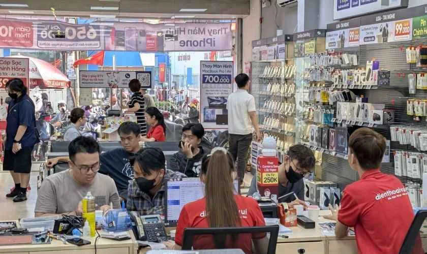 Yếu tố ảnh hưởng đến giá thay màn hình Oppo quận 6
