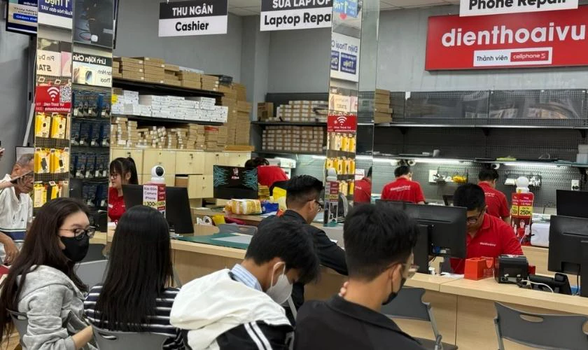 Yếu tố ảnh hưởng đến giá thay màn hình OPPO quận Hoàng Mai