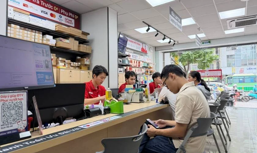 Yếu tố ảnh hưởng đến giá thay màn hình OPPO quận Long Biên