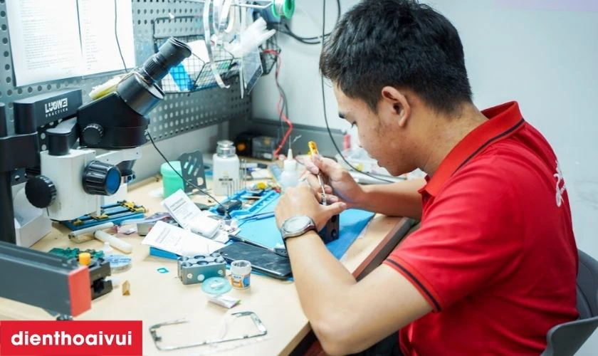 Đội ngũ kỹ thuật vi&ecirc;n tay nghề cao, được đ&agrave;o tạo định kỳ