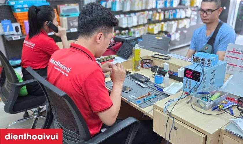 Vì sao bạn nên thay màn hình Oppo Reno 8 4G/5G chính hãng GENA loại A+ tại Điện Thoại Vui?