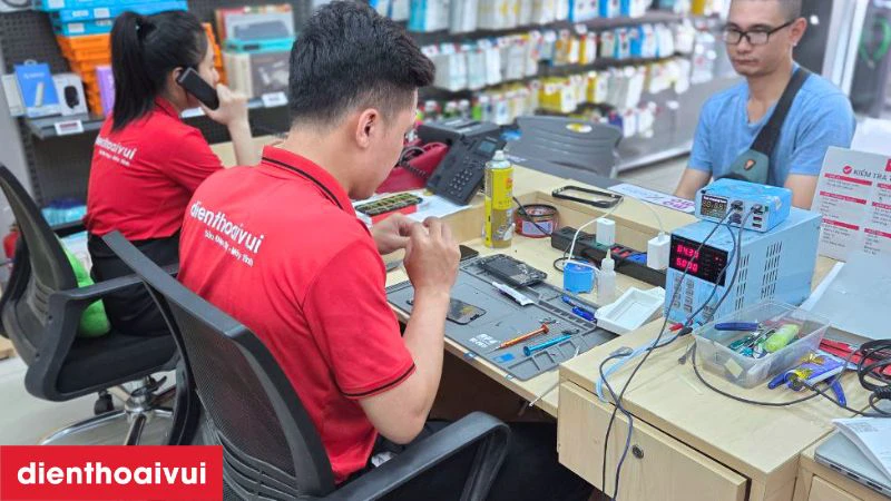 Vì sao bạn nên thay màn hình Oppo Reno 8 4G/5G chính hãng GENA loại A+ tại Điện Thoại Vui?