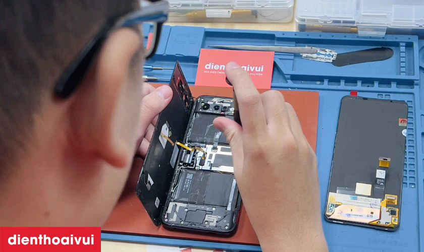 Quy tr&igrave;nh thay m&agrave;n h&igrave;nh Oppo Reno 8Z chuy&ecirc;n nghiệp tại Điện Thoại Vui