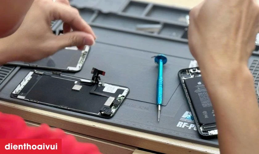 Sau khi thay xong, m&agrave;n h&igrave;nh sẽ được kiểm tra kỹ