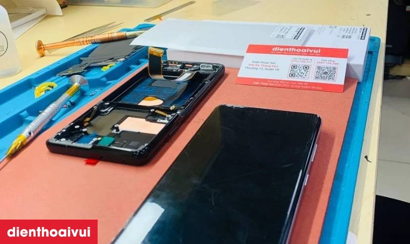 Quy trình thay màn hình Realme 11X chính hãng GENA loại Pro chuyên nghiệp