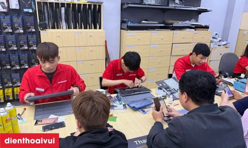 Quy tr&igrave;nh sửa chữa minh bạch, c&oacute; thể quan s&aacute;t trực tiếp