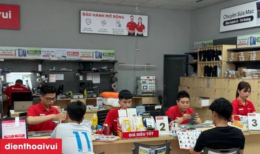 Dịch vụ thay màn hình Realme 7 ở đâu chính hãng, giá rẻ tại TPHCM, Hà Nội?