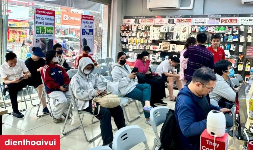 Thay màn hình Realme 8 chính hãng tại Điện Thoại Vui