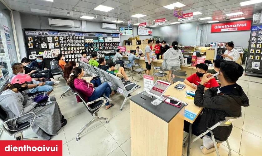 V&igrave; sao n&ecirc;n thay m&agrave;n h&igrave;nh Realme tại Điện Thoại Vui