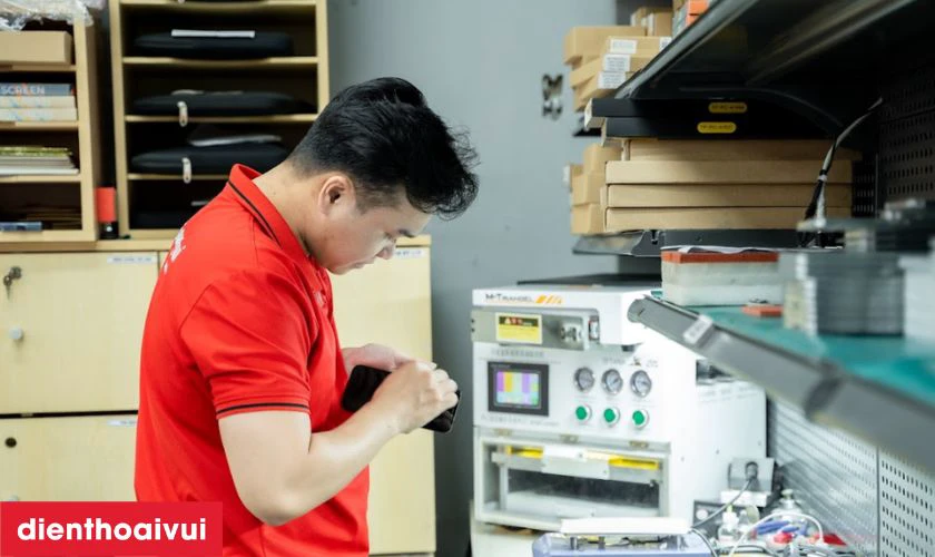 Dịch vụ thay màn lấy liền tại Điện Thoại Vui