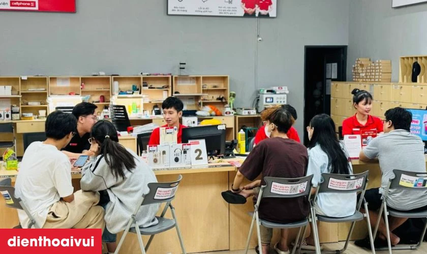 Quy tr&igrave;nh thay m&agrave;n h&igrave;nh Realme GT Neo 2T chuy&ecirc;n nghiệp lấy liền tại Điện Thoại Vui