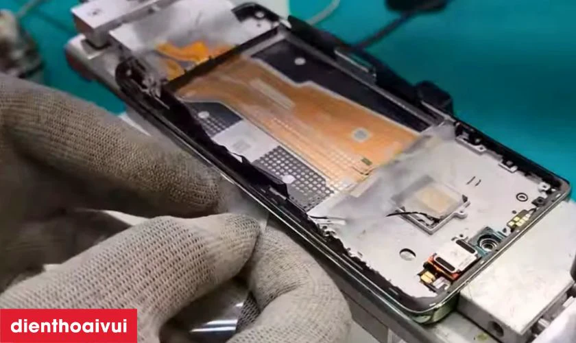 Quy trình thay màn hình Realme Narzo 60 Pro chính hãng GENA loại A+ minh bạch