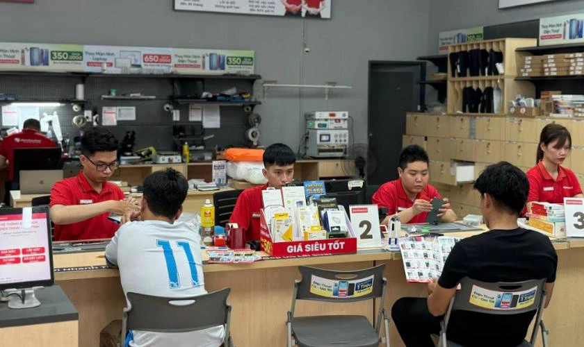 Quy trình thay màn hình Realme quận Hà Đông tại Điện Thoại Vui
