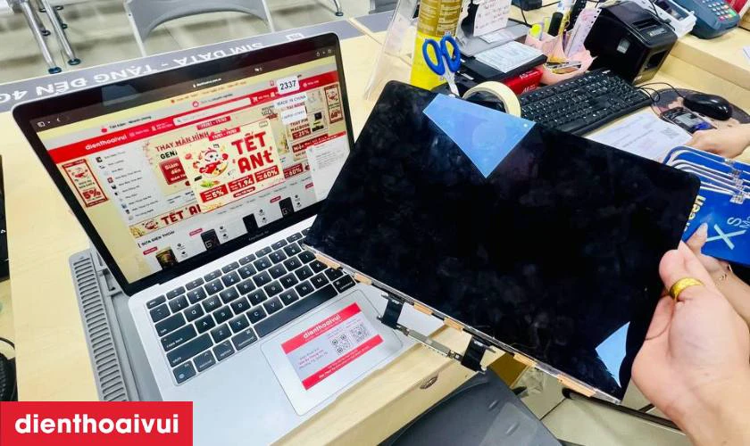 Quy trình thay màn hình rời MacBook Air 13 inch 2018 chính hãng GENA