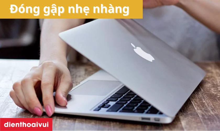 Đóng gập Macbook nhẹ nhàng