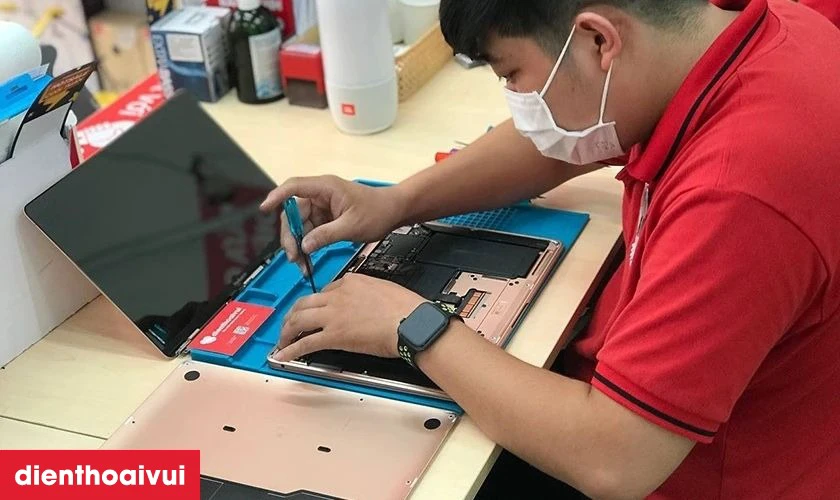 Kỹ thuật viên giỏi trực tiếp thực hiện mang đến sự an tâm