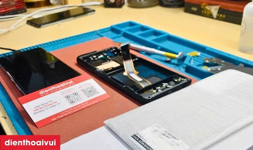 Quy tr&igrave;nh thay m&agrave;n h&igrave;nh Galaxy A17 tại Điện Thoại Vui