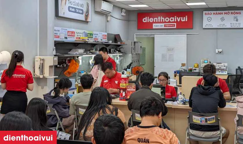 Chính sách bảo hành lên tới 6 tháng, hỗ trợ lỗi kỹ thuật sau khi thay