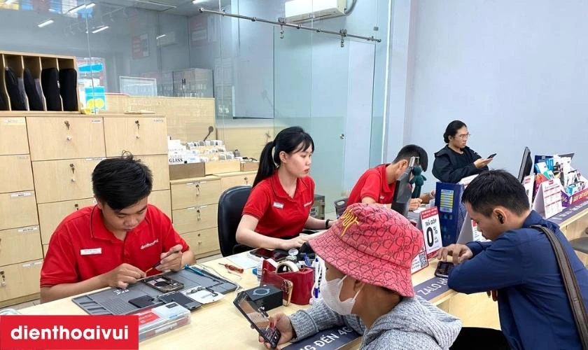Vì sao nên thay màn hình Samsung Galaxy J6 Plus chính hãng GENA loại A+ tại Điện Thoại Vui?