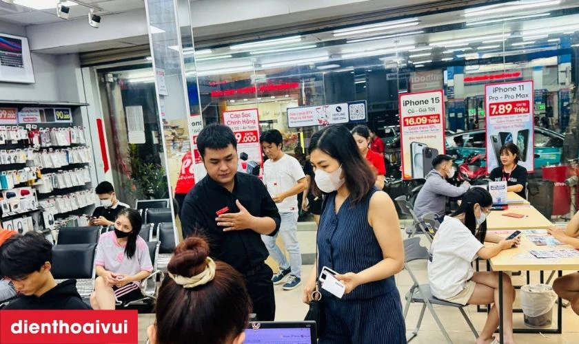 Máy sẽ được trả lại cho khách để kiểm tra