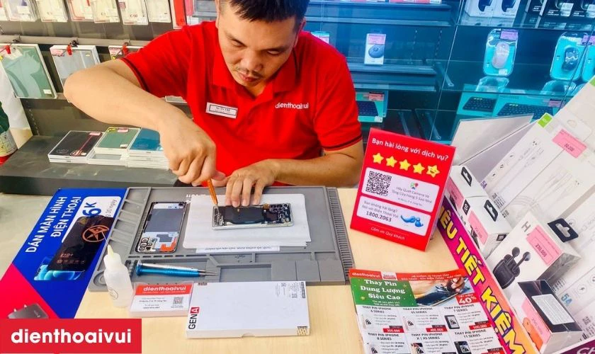 Quy trình thay màn hình Galaxy S10 Plus nguyên khung chính hãng GENA loại A+ chuyên nghiệp tại Điện Thoại Vui