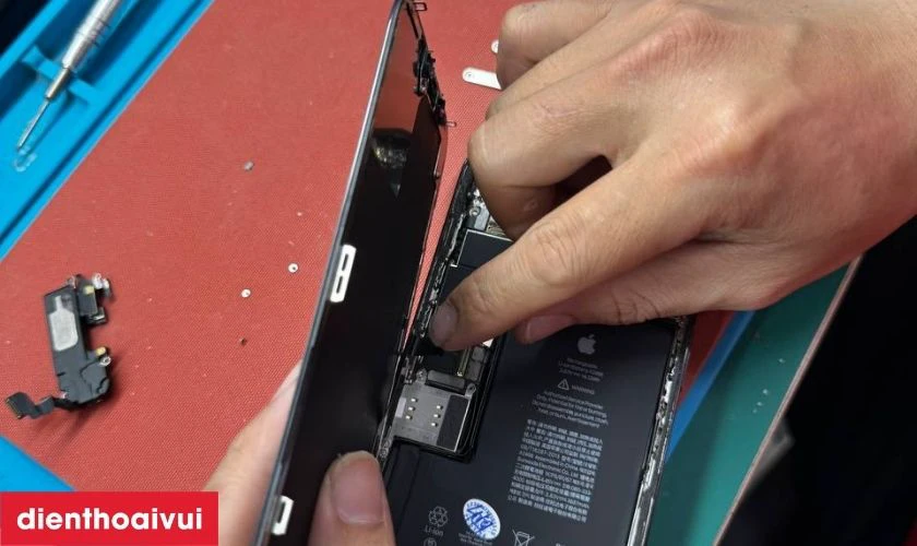 Quy trình thay màn hình S10 Plus nguyên khung chính hãng GENA loại Pro tại Điện Thoại Vui