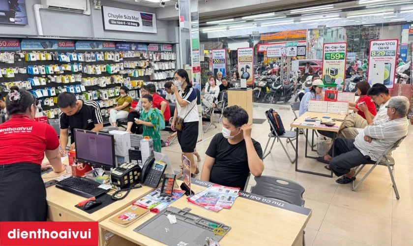 Gửi lại máy cho khách hàng và thanh toán