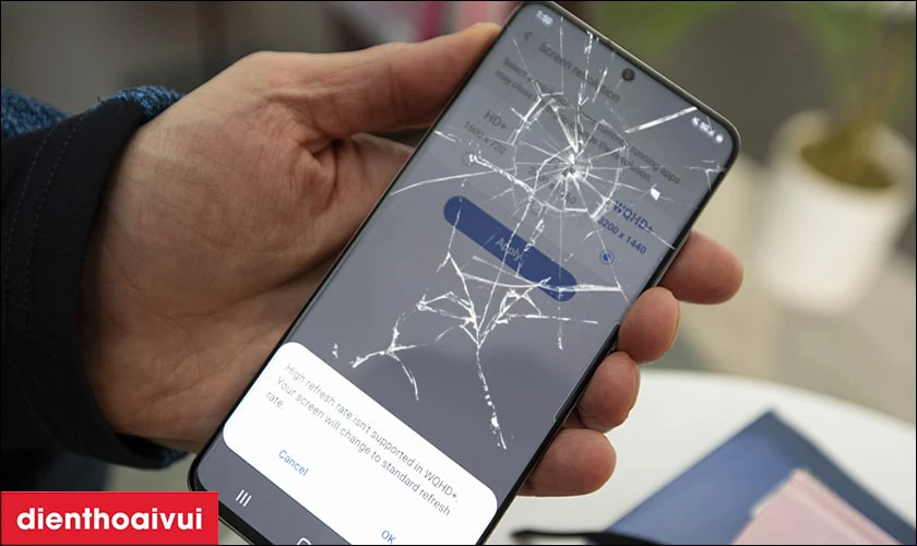 Va đập mạnh là nguyên nhân làm màn hình nứt vỡ