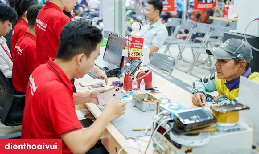 Thay m&agrave;n h&igrave;nh Samsung Galaxy S24 uy t&iacute;n tại Điện Thoại Vui