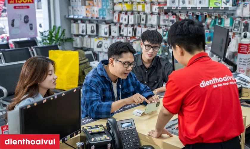 Cửa hàng thay màn hình Samsung Galaxy S24 FE ở đâu chính hãng, lấy liền tại TPHCM, Hà Nội