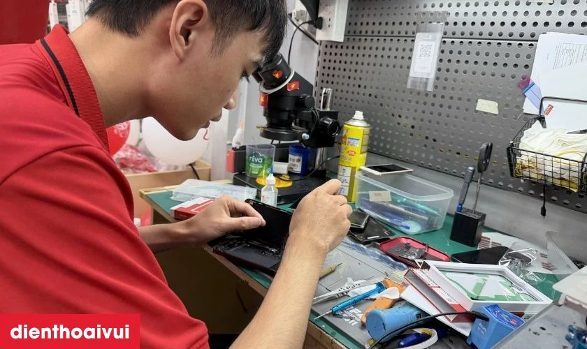 Quy tr&igrave;nh thay m&agrave;n h&igrave;nh Samsung Galaxy S25 chuy&ecirc;n nghiệp