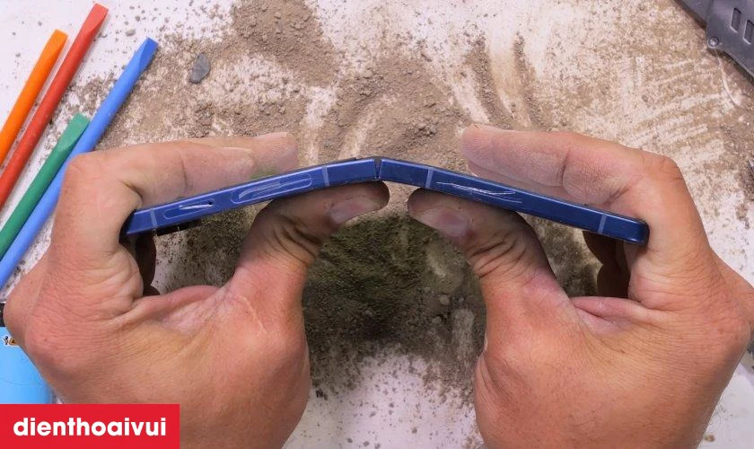 Nguy&ecirc;n nh&acirc;n màn hình Samsung Galaxy Z Flip 7 hư hỏng