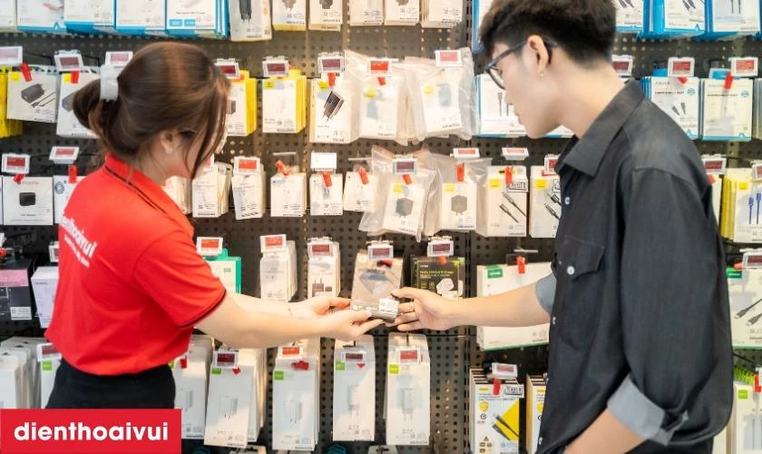 Dịch vụ thay linh kiện chính hãng lấy liền tại Điện Thoại Vui