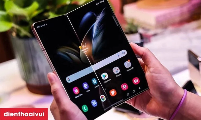 Có nên thay màn hình Samsung Galaxy Z Fold 4 rời mặt ngoài chính hãng GENA loại Pro không?