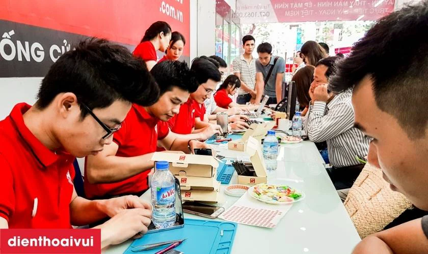 Màn hình GENA loại Pro được lắp mới bởi kỹ thuật viên tay nghề cao