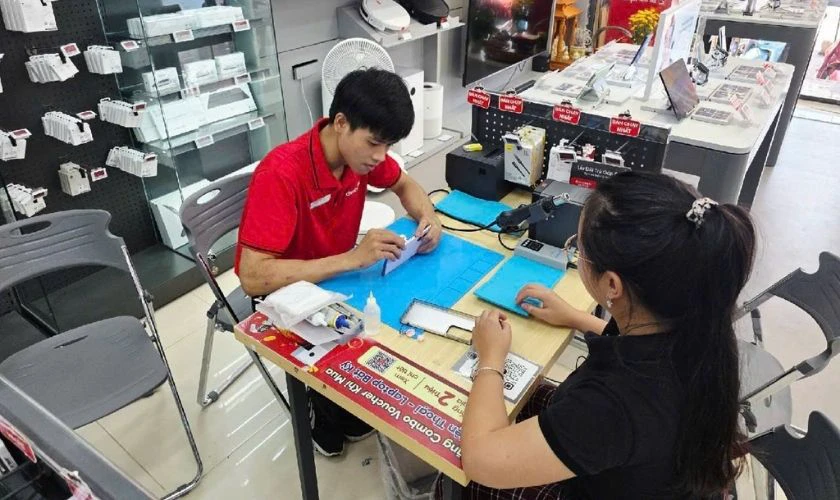 Quy trình thay màn hình Samsung quận Đống Đa tại Điện Thoại Vui