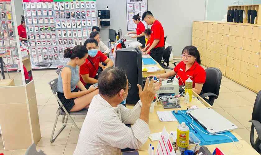 Yếu tố ảnh hưởng đến giá Thay màn hình Samsung quận Tân Bình