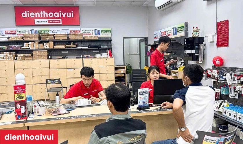 Dịch vụ thay màn hình Samsung S10E ở đâu chính hãng, giá rẻ tại TPHCM, Hà Nội