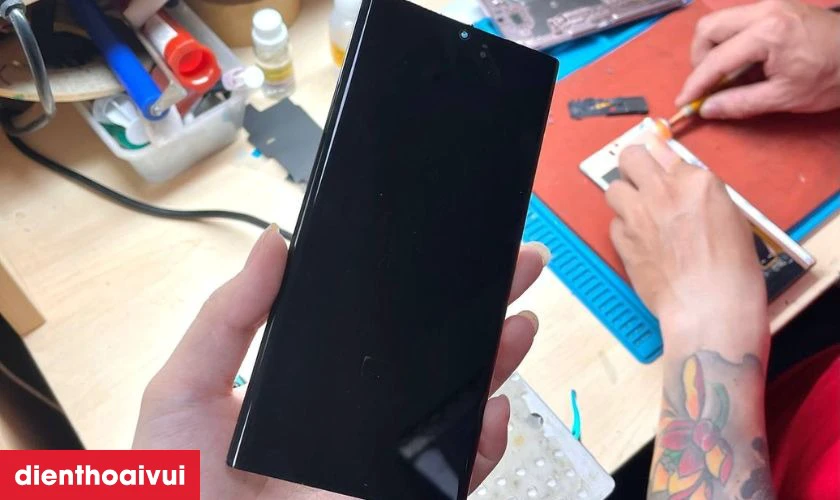 Thay màn hình Samsung Galaxy S23 Plus rời loại Pro ở đâu uy tín